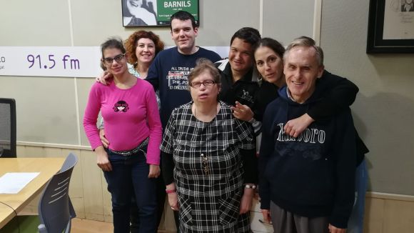 Els usuaris d'Aspasur Valldoreix s'acosten a l'escola per ser professors per un dia