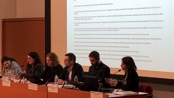 Periodistes i docents apel·len a la col·laboració en xarxa per educar en mitjans