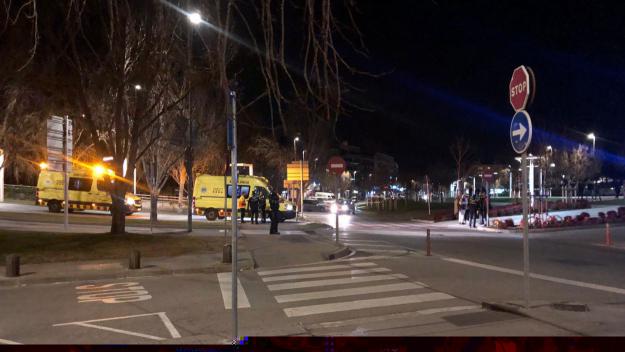 Un ciclista, traslladat a l'hospital després de saltar-se un stop i topar contra un cotxe