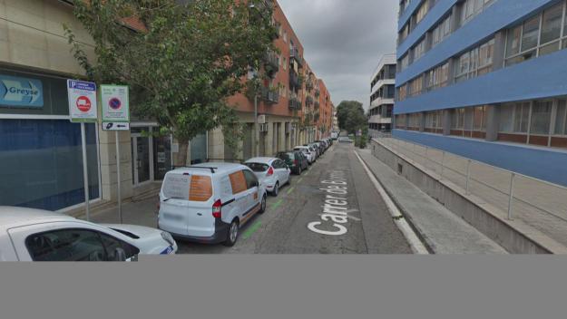 Un guàrdia civil fora de servei deté tres persones per atracar una dona de 91 anys