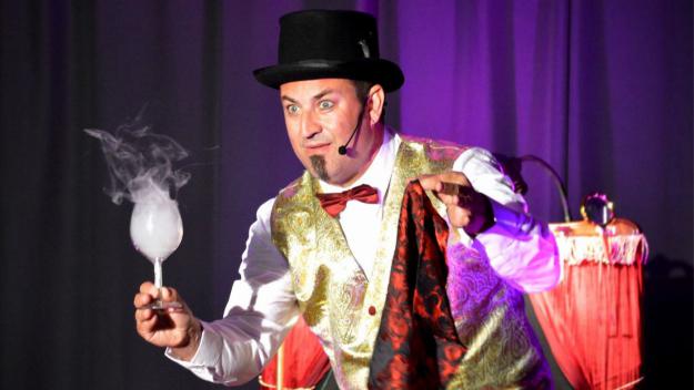 Aquest dissabte gaudeix en família d'una hora de màgia amb l'espectacle i l'humor del Mag Fèlix