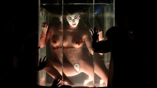 La Fura dels Baus fa del Teatre-Auditori una 'festa del plaer' amb 'Carmina burana'