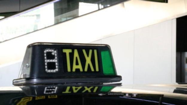 Alt: Ràdio Taxi Sant Cugat ofereix serveis socials gratuïts mentre duri la vaga