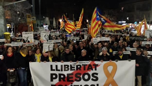 Més de mig miler de persones clamen contra el judici de l'1-O