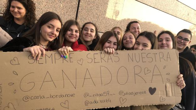 500 fans embogeixen al Sant Cugat Centre Comercial per veure Natàlia d'OT