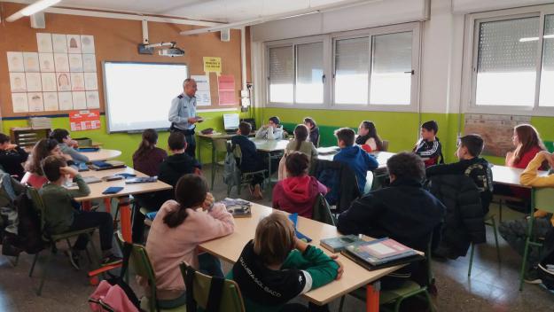 Internet segura: què has d'explicar als teus fills?