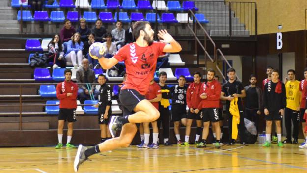 L'Handbol Sant Cugat cau en els darrers segons a la pista del Palautordera