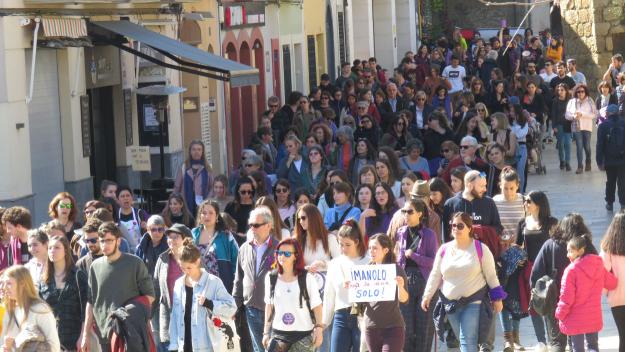 Multitudinària manifestació feminista a Sant Cugat