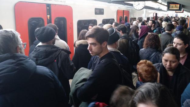 Alt: El RACC alerta dels efectes de la ZBE sobre un transport públic 'al límit'
