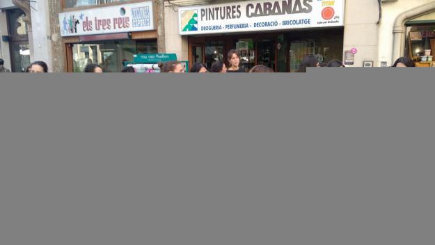 Piquets als comerços del centre de Sant Cugat per informar de la vaga