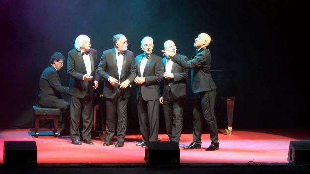 Les Luthiers demostren a un Teatre-Auditori ple que el seu humor és com el vi