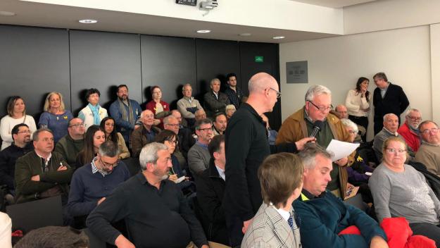 El concurs municipal de publicitat i la fibra òptica a Can Barata, a l'Audiència Pública