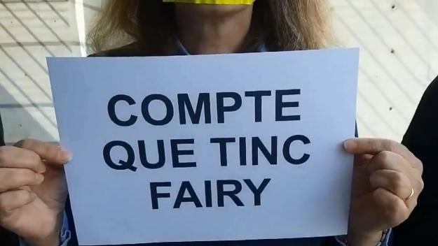 Treballadors de l'Arxiu Nacional protesten contra la retirada de llaços grocs