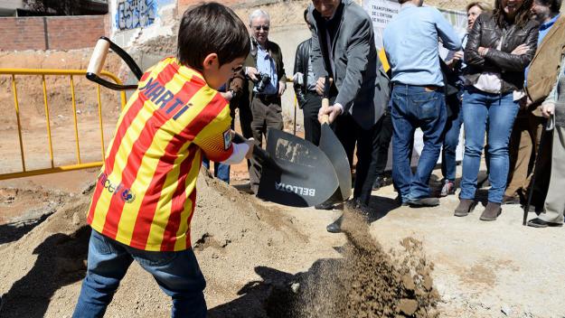 2015: Es col·loca la primera pedra de la promoció d'habitatges a Rius i Taulet