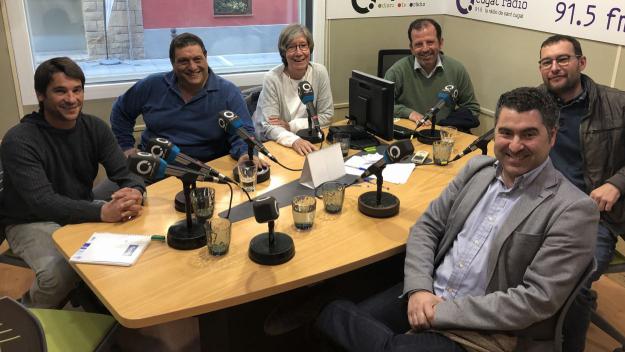 Ajuntament amb o sense pancarta: els grups municipals opinen