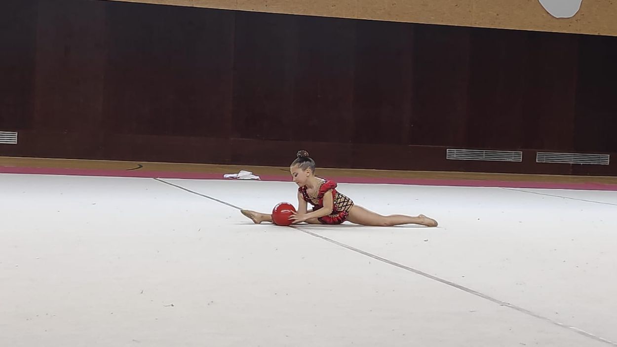 El 19è Campionat Local i Comarcal de Rítmica posa a prova desenes de gimnastes