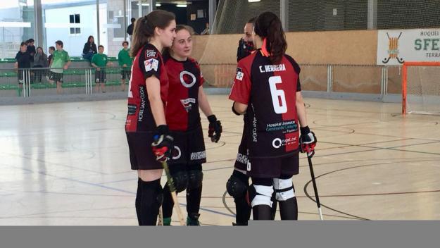 El Patí Hoquei femení supera l'Sfèric i es classifica per a les semifinals per pujar a Ok Lliga