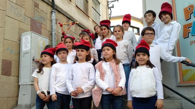 El Cor Infantil Fusió porta les caramelles als carrers de Sant Cugat