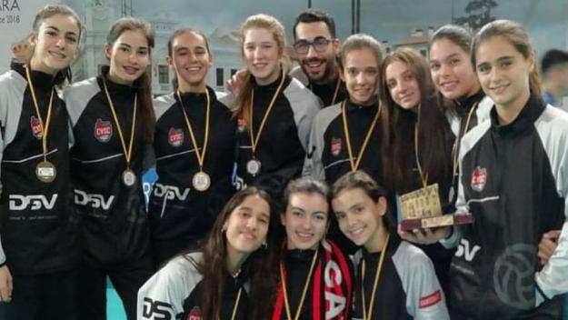 L'infantil del DSV- Volei Sant Cugat, campió de Catalunya