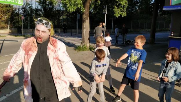 [Fotogaleria] El Sant Cugat Fantàstic contagia la infecció zombi a la ciutat