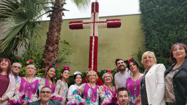 La tradició de la Cruz de Mayo es manté viva a Sant Cugat
