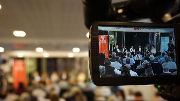 [FOTOGALERIA]: El debat de Valldoreix, entre bambolines