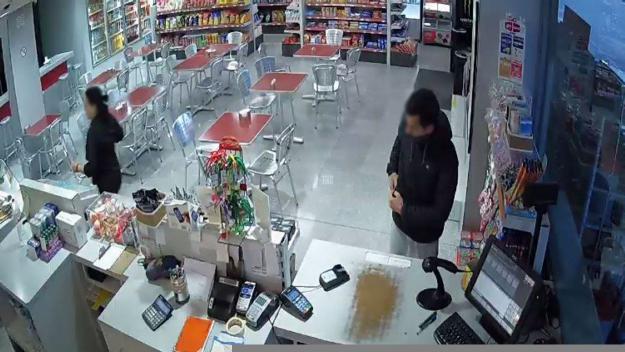 Detingut un santcugatenc per robatoris a domicilis i una benzinera