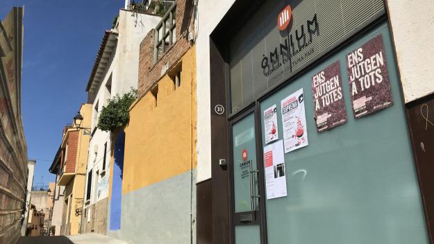 Alt: Fa 14 anys s'inaugurava la nova seu d'Òmnium Cultural
