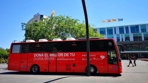 El Banc de Sang recull 71 donacions amb la unitat mòbil situada davant l'ajuntament