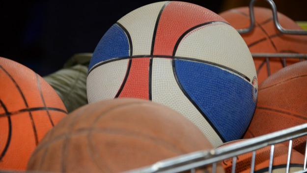 Tornejos de bàsquet i handbol en el primer dia de Festa Major