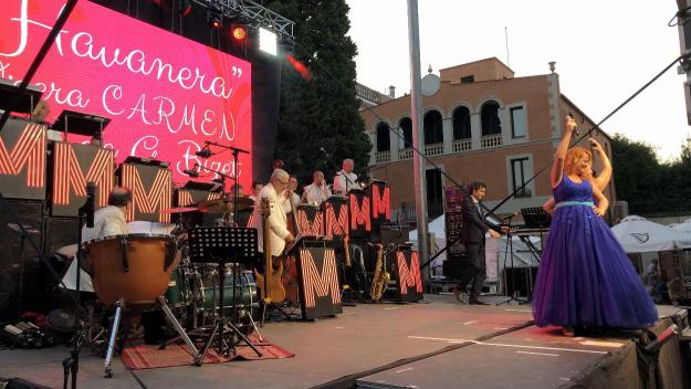 Sopars populars i música omplen d'activitats el vespre de divendres de Festa Major