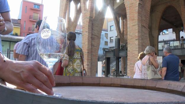 350 persones gaudeixen de bons vins i bona música per fer front a les altes temperatures