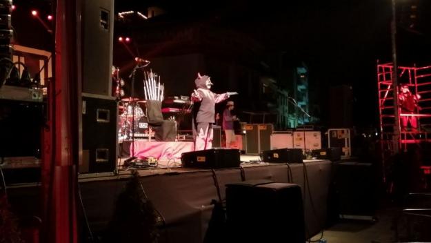 Les alcaldesses entrant i sortint, diana dels Versots dels Diables