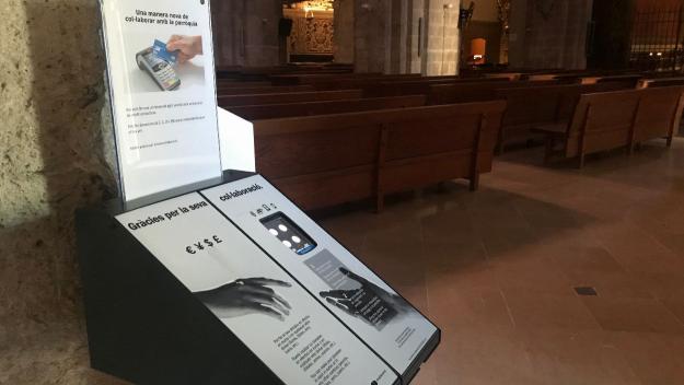 L'església del Monestir de Sant Cugat es modernitza i permet fer donatius amb targeta
