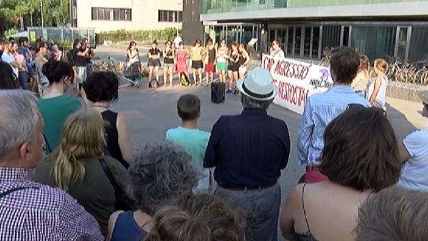 Un centenar de persones rebutja una presumpta agressió sexual a Sant Cugat