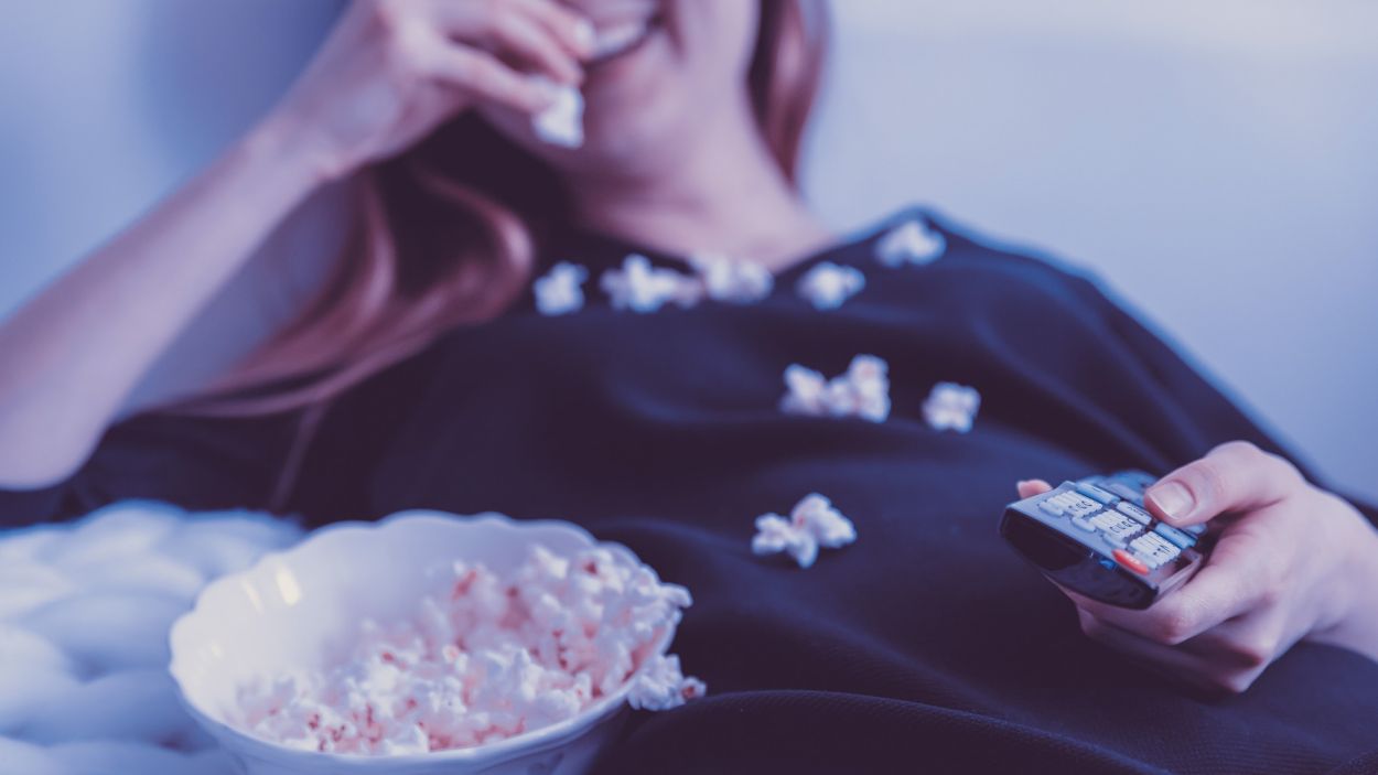 Cugat Mèdia et recomana sèries d'humor per aquest estiu: de 'Plats Bruts' a 'Big Mouth'