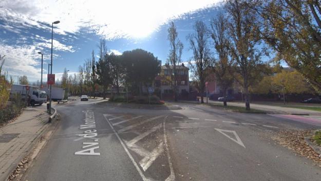 Un motorista en estat crític per un accident a Sant Cugat a l'avinguda de Montserrat Roig