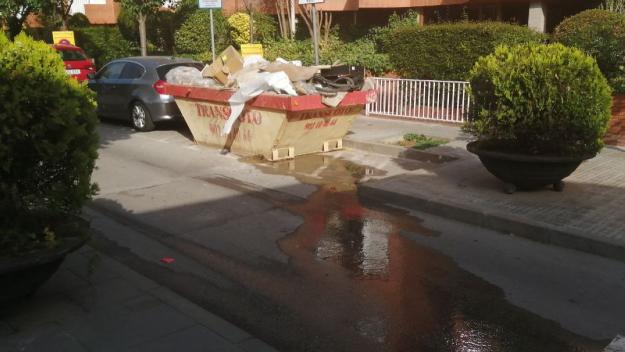 Detingut un home per haver causat un foc en un contenidor d'obra