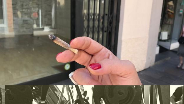 Els restauradors de Sant Cugat, preocupats per la possible prohibició de fumar a les terrasses