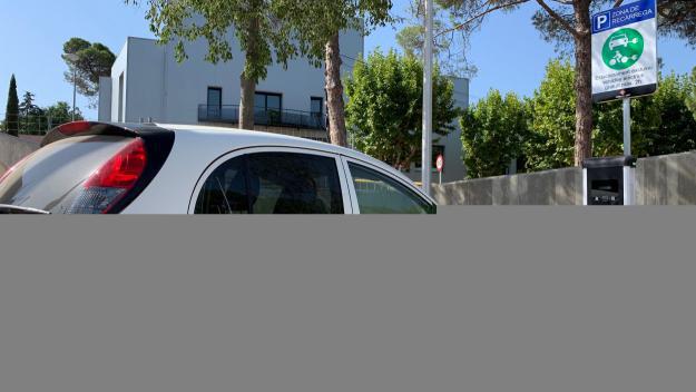 Valldoreix incorpora el seu primer punt gratuït de recàrrega per a vehicles elèctrics