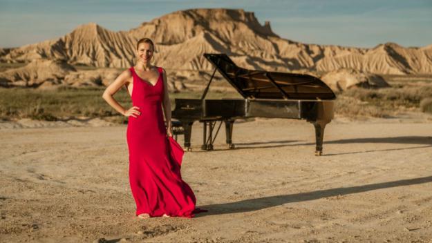 Cristina Casale promociona el seu nou treball 'Duende' amb un videoclip enmig del desert