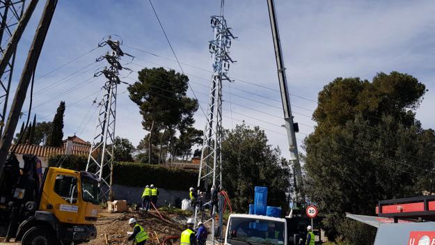 Soterrat el cablejat aeri a la cruïlla de Can Busquets amb Tarruell, a la Floresta