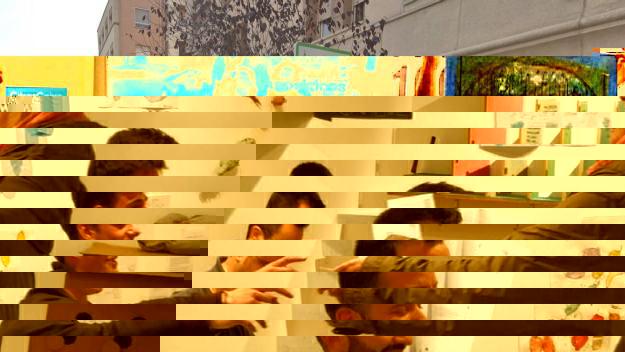 Un ferit lleu en un xoc entre una moto i un cotxe al carrer Vallès