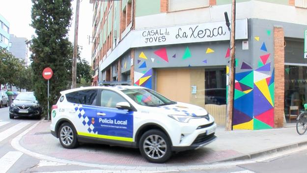 La Policia Local avisa La Xesca que ha de desallotjar el local de forma immediata