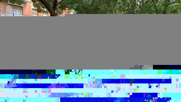 Els 'gegants' de les escoles santcugatenques es llueixen pels carrers de la ciutat