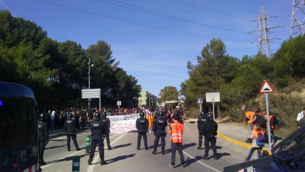 Tensió entre Mossos i estudiants a una protesta a la UAB