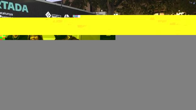 Ja es pot veure l'exposició TOT Fotoportada a la plaça de Barcelona