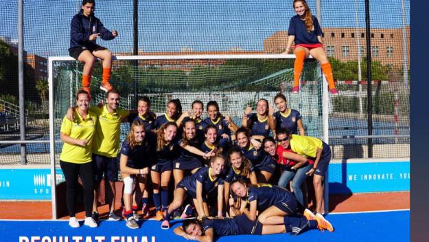 Sis integrants del Junior guanyen l'Estatal d'hoquei herba sub 18 amb Catalunya