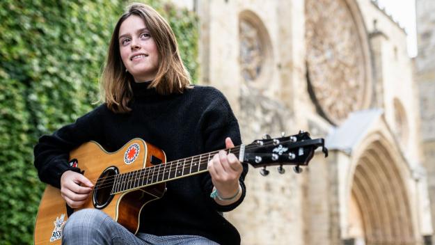 Carlota Durà, d'Instagram als escenaris