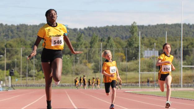 La secció d'atletisme del Muntanyenc presenta els 350 atletes dissabte a la Guinardera